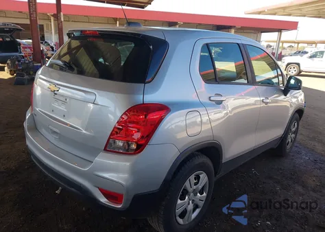 2018 Chevrolet Trax Ls z USA, uszkodzony, nr VIN KL7CJKSB9JB722087